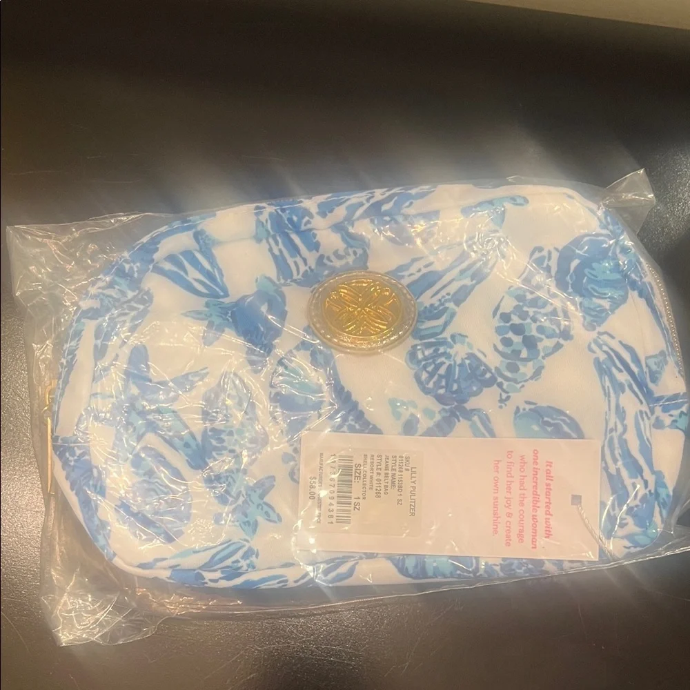 Lilly Pulitzer White and Blue Seashell Crossbody with Gold Emblem - Picture 4 of 7